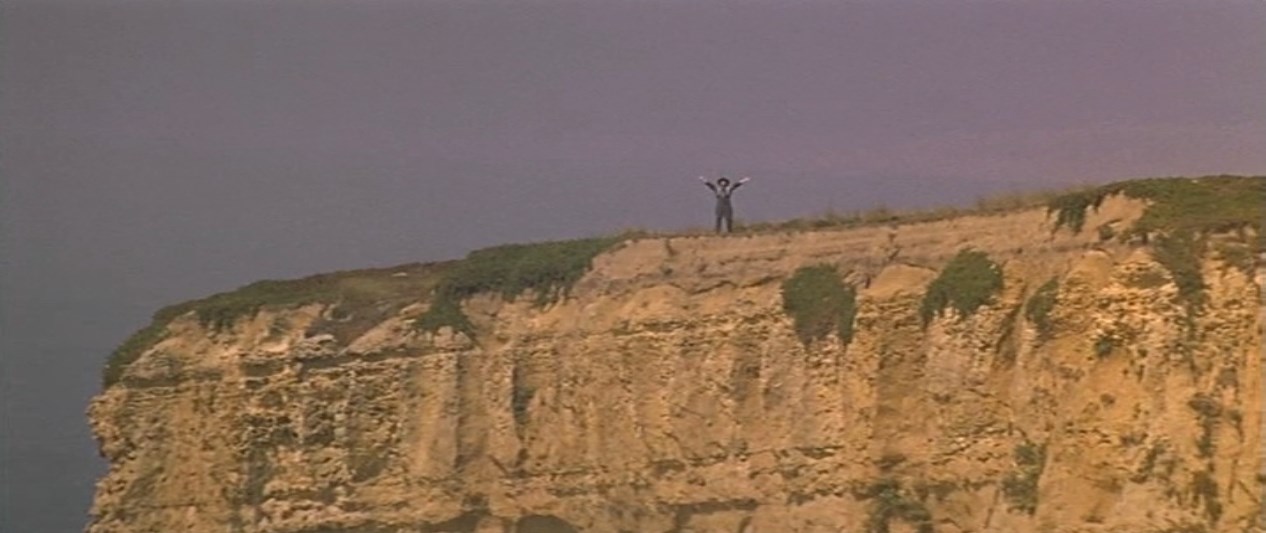 Моцарт, который загнал мне в задницу кувалду по самый пуп...
Моцарт, чью маму, папу, сестер, братьев, дядюшек и тетушек, всех вместе взятых, всю родню я видел в гробу!
Так вот, этот самый распроклятый Моцарт, который достал меня до самых печенок, этот Моцарт… великий композитор!