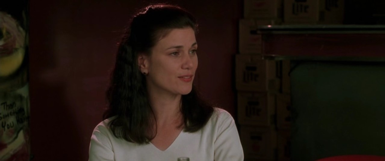 — Девятнадцать из двадцати самых кассовых картин века — моя работа.
— Девятнадцать?
— Да... Двадцатая была про мальчика. Он остался один дома, ворвались грабители и он их одолел. Ха! Это не мой проект. Кто-то продал душу дьяволу, чтобы заработать на этом дерьме деньги.