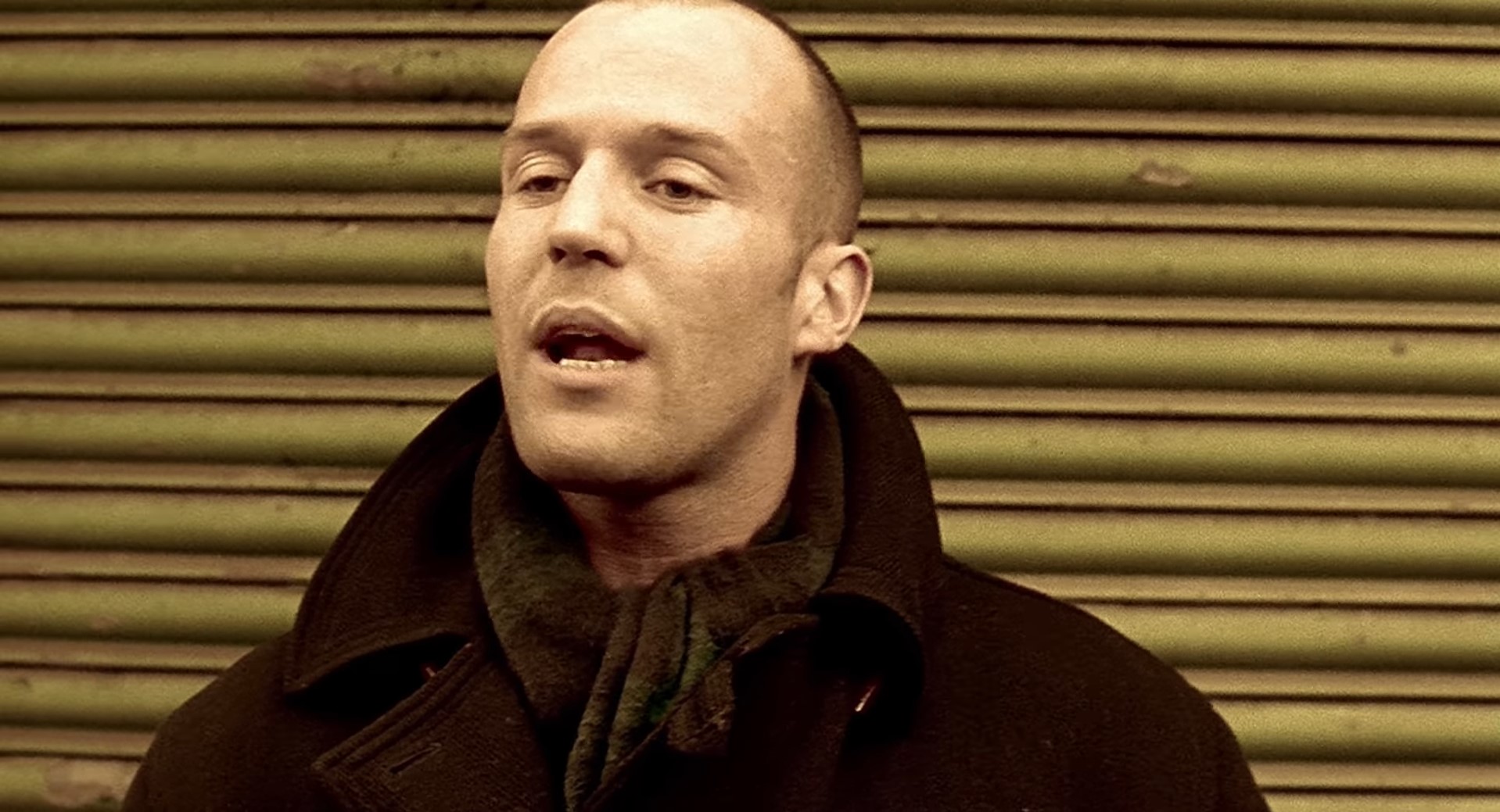 «Бекон» Кто сегодня не успеет — завтра крепко пожалеет.
Будешь долго ждать — я успею всё продать.
У кого нет наличных — будет рыдать неприлично.