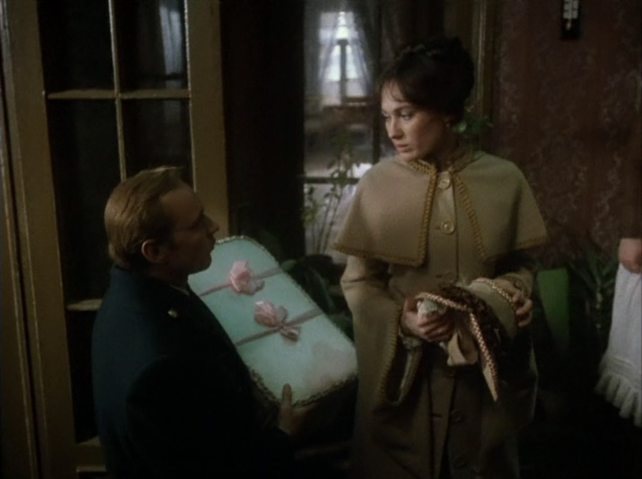 Не приписывайте моего выбора своим достоинствам. Я пока ещё их не вижу. Я только ещё хочу полюбить Вас. Поймите, я стою на распутье, поддержи́те меня.