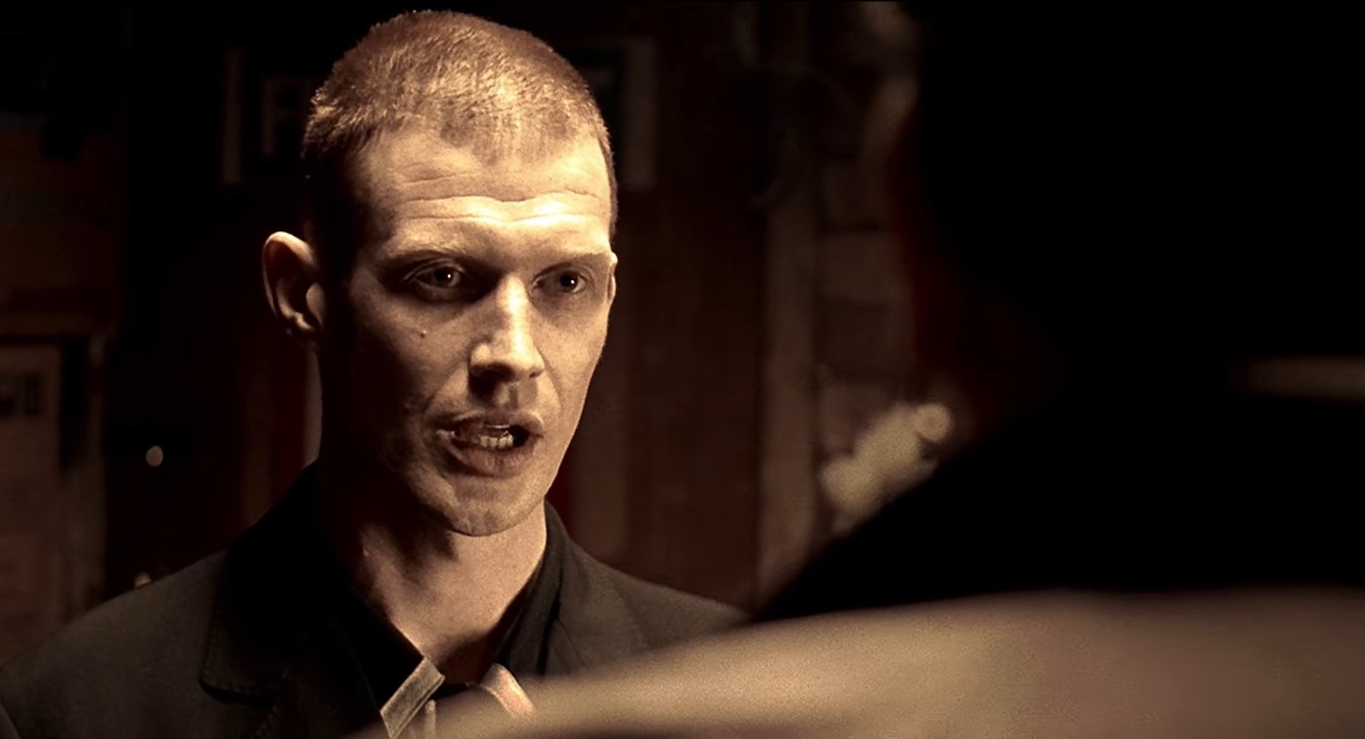 Ник «Грек» «Толстый» Том — Без колонок, без усилка, и без защиты от дурака, которого ты здесь валяешь.
— А что ещё есть в нагрузку?
— Позолоченный Роллс-Ройс, если, конечно, заплатишь.