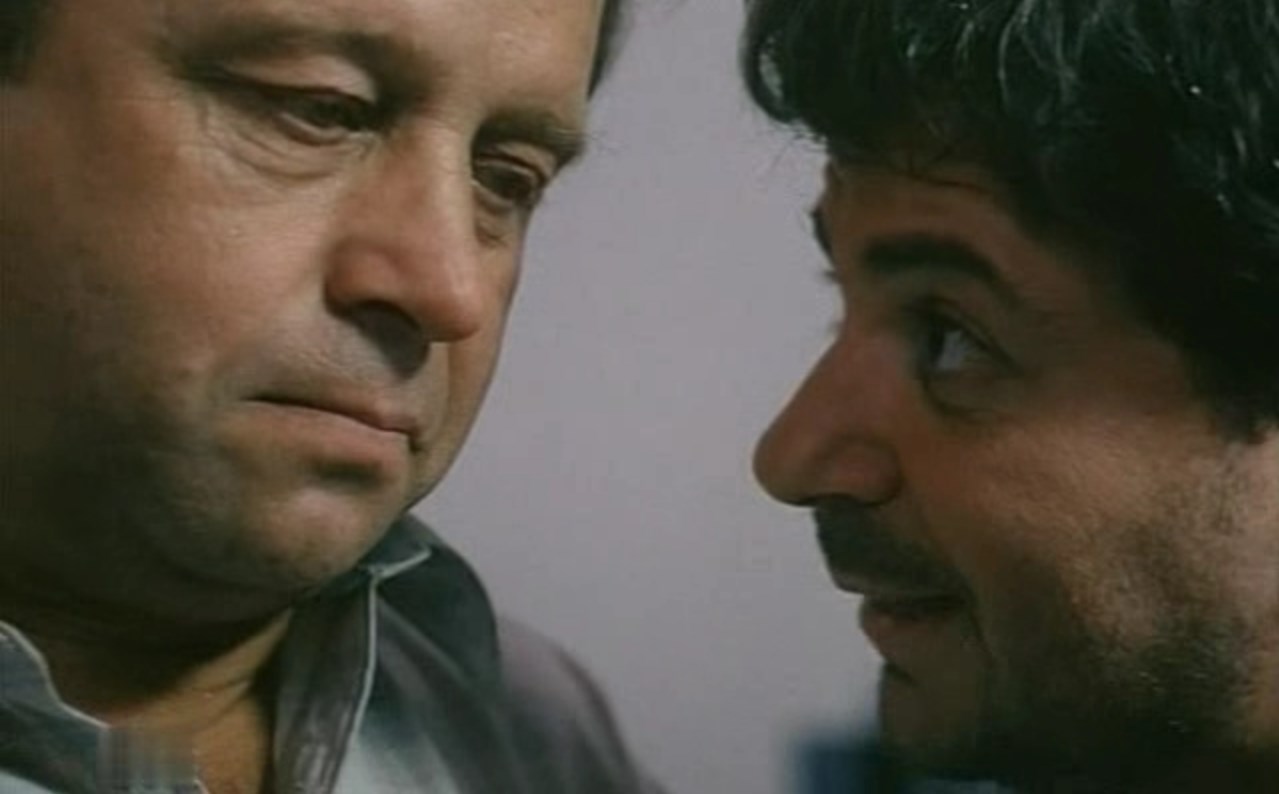 — Дальше, Мисочкин, вы делаете проникновенное лицо и говорите: «Не дадим распродать-разворовать Россию-матушку!» Начали!
— Не дадим распродать-разворо… Так ее и так уже всю на хрен распродали!
— Мисочкин, не увлекайтесь!