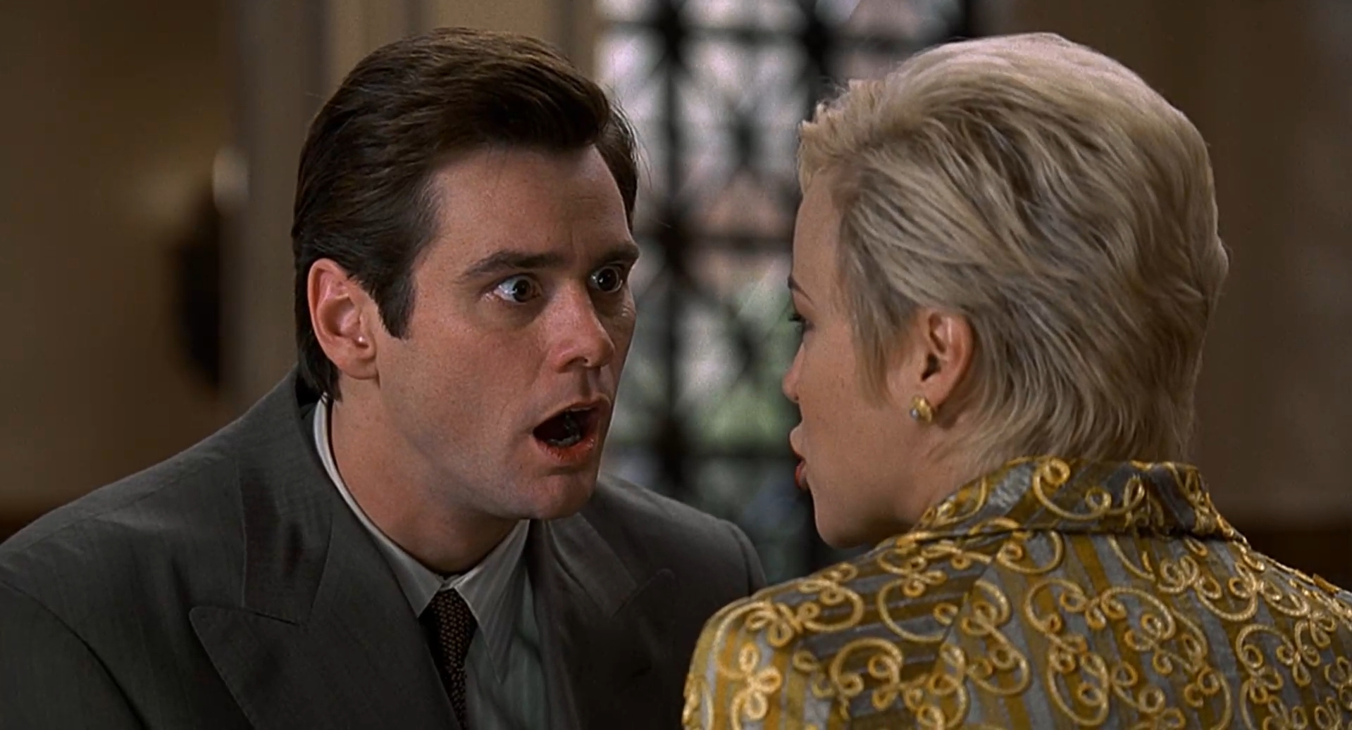 — Он толкал меня в объятия мужчины!
— Семи мужчин!
— Да какая разница!?