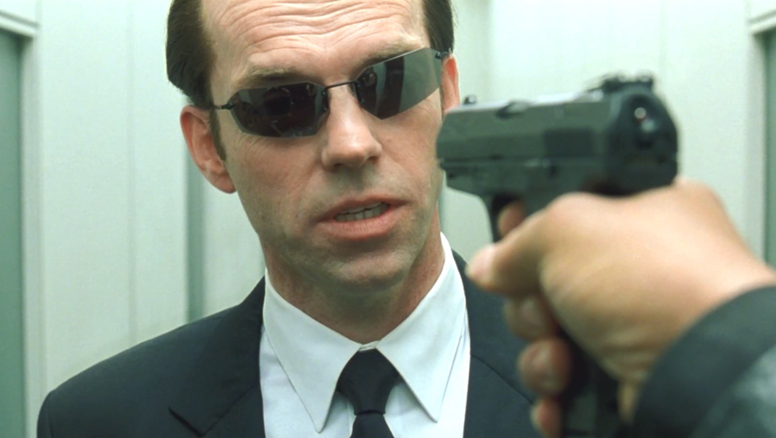 — Я хочу то же самое, что и вы — я хочу всё.
— Включая пулю в голову?
— Ну давай, стреляй. Что хорошо в моём положении — это то, что меня много.