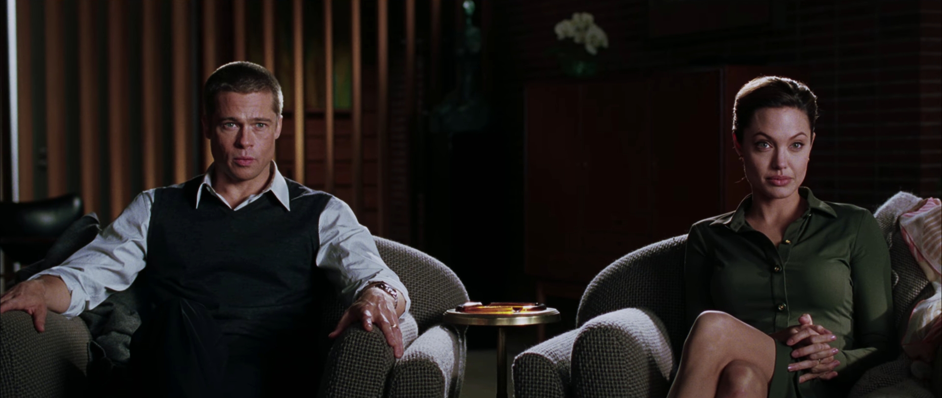 — Что ж, давайте откроем капот. Насколько вы счастливы как семья по десятибалльной шкале?
— Восемь.
— Стойте. Десятка — неописуемый восторг, а единица — полное непонимание?