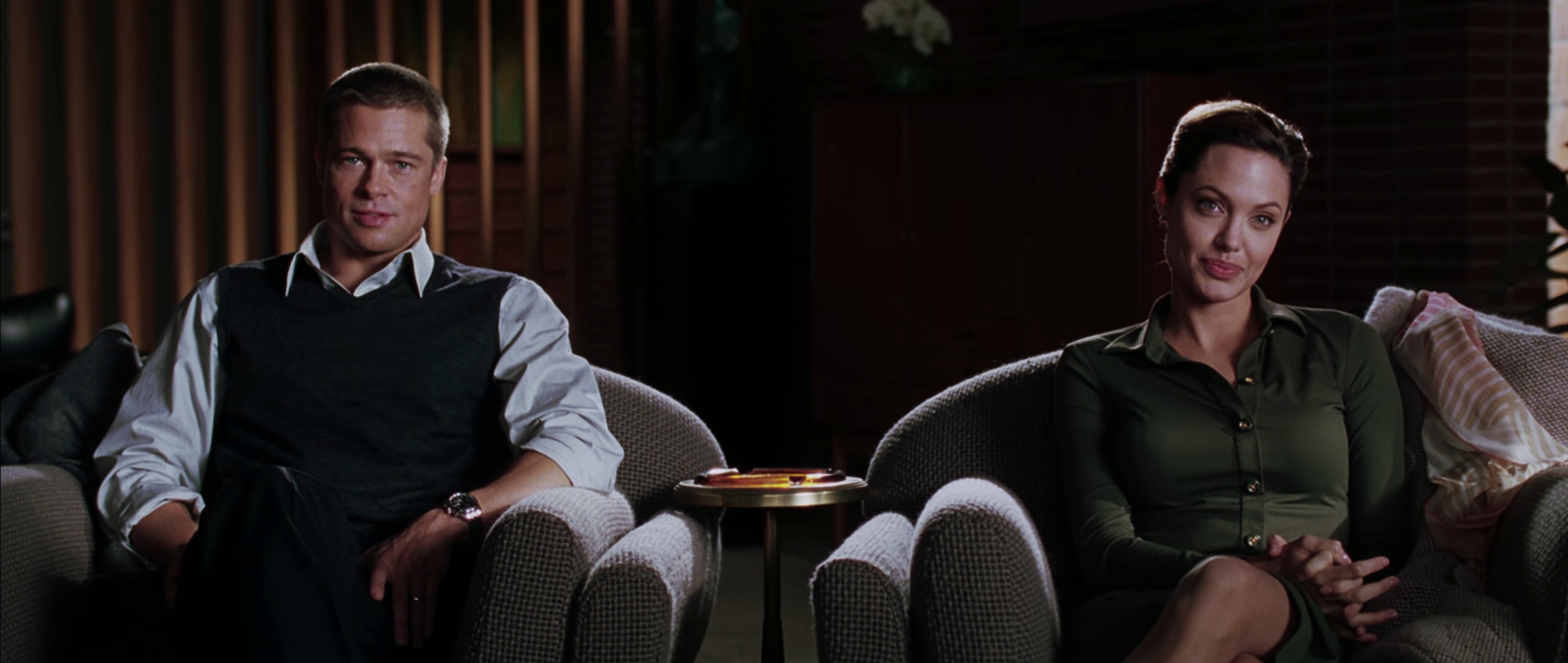 — Расскажите, как вы познакомились.
— Это произошло в Колумбии.
— В Боготе. Пять лет назад.
— Шесть.
— Да, пять или шесть лет назад.