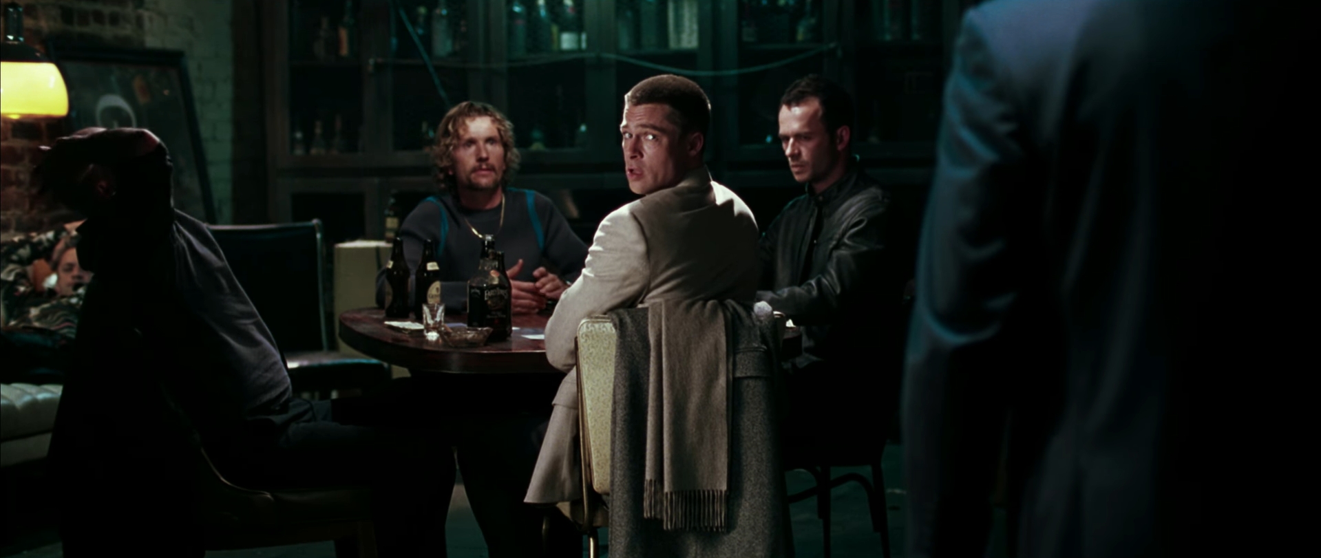 Джон Смит — Ты Счастливчик?
— Да.
— Серьезно?
— В чем дело, малыш? Ты ищешь работу?
— Ты моя работа.