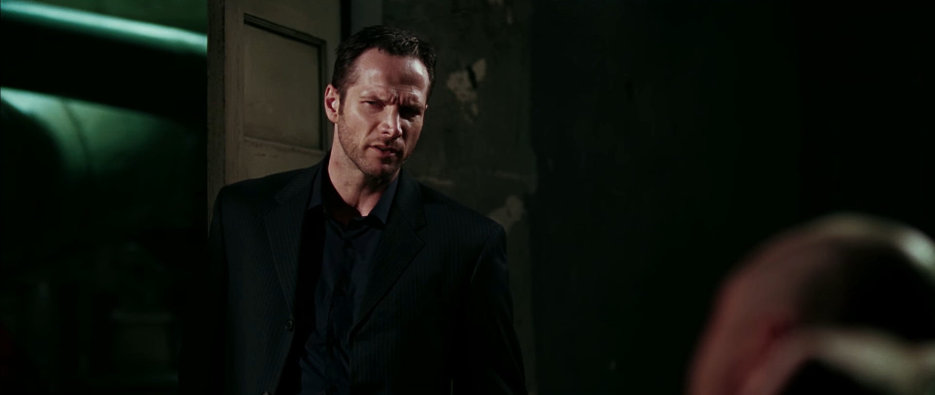 Джон Смит — Ты Счастливчик?
— Да.
— Серьезно?
— В чем дело, малыш? Ты ищешь работу?
— Ты моя работа.