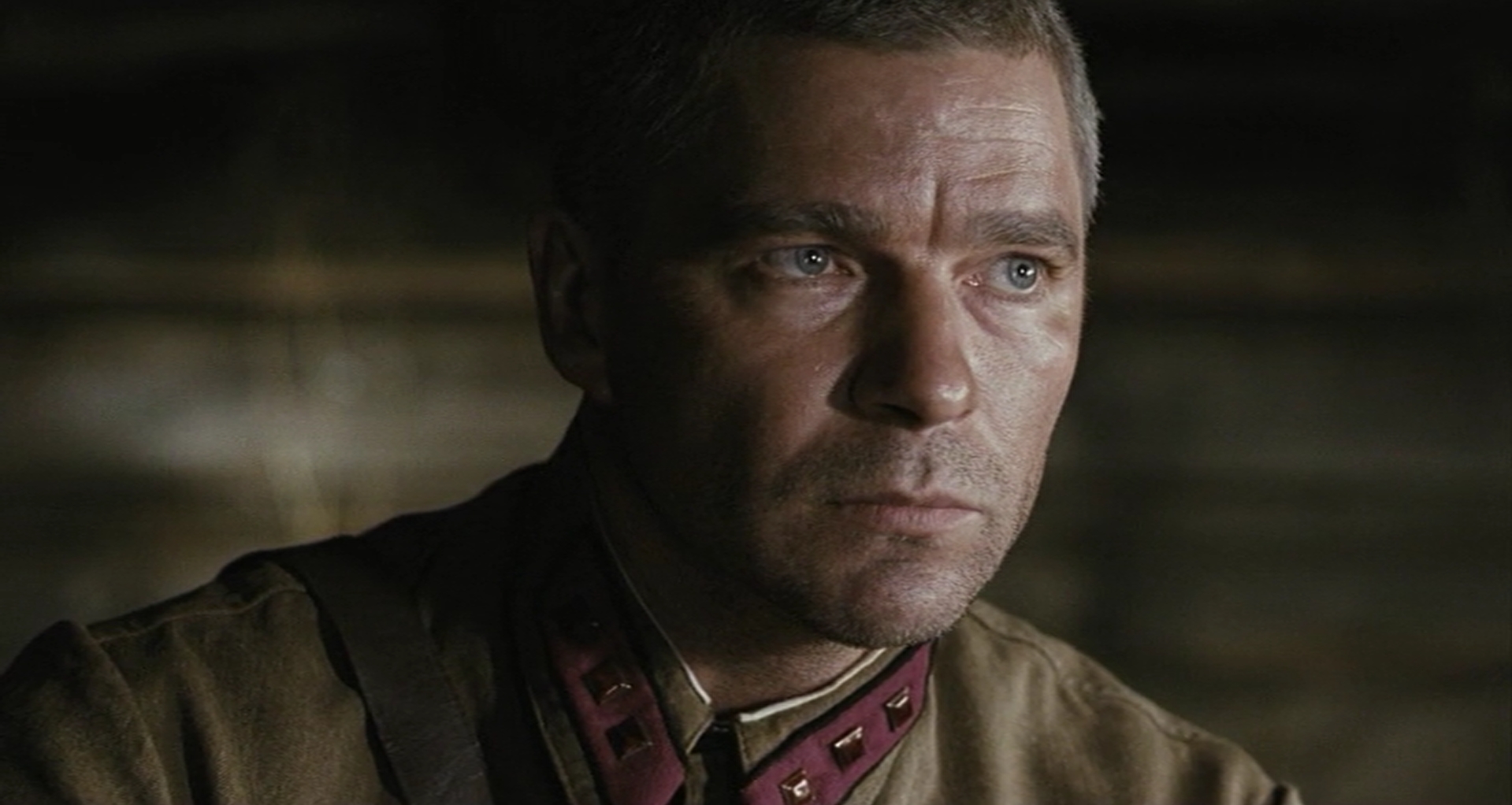 — Простите, товарищ старший лейтенант, это может показаться полным бредом, но мы ваши потомки.
— Мы из будущего…