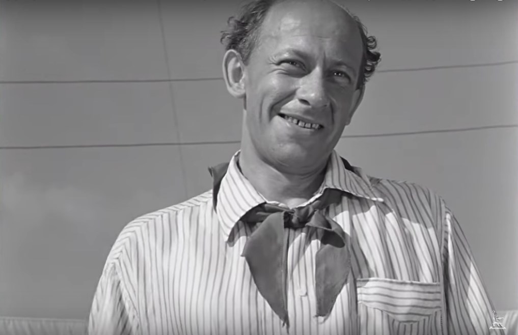 Какие вам корпуса понастроили! Какие газоны разбили!