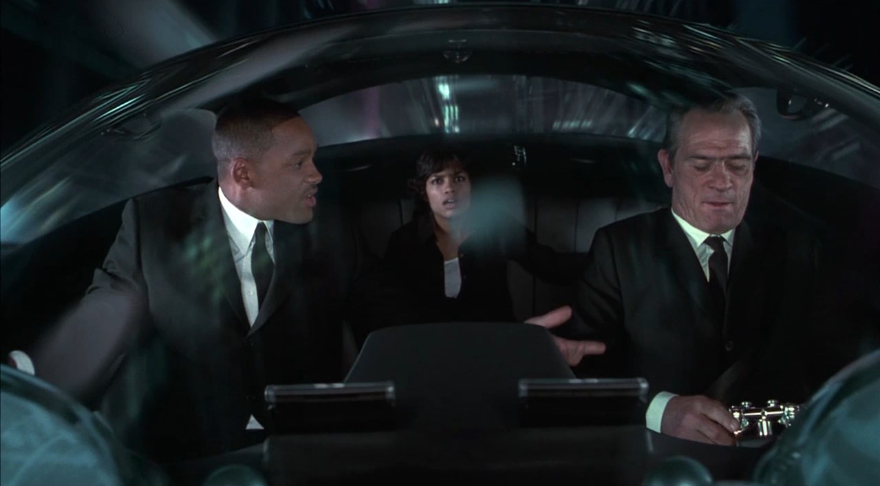 — Мне позарез нужен руль!
— Но никакого руля тут нет! Есть вот это! Что? У тебя в детстве не было геймбоя?
— Что такое геймбой?