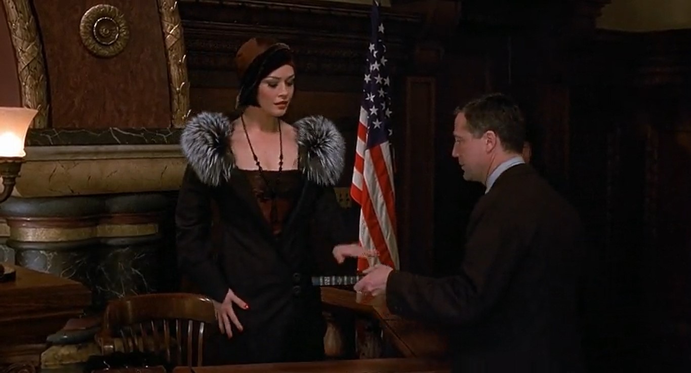 — Поднимите правую руку, левую положите на Библию. Клянетесь ли Вы говорить правду, только правду и ничего кроме правды?
— Вроде того.