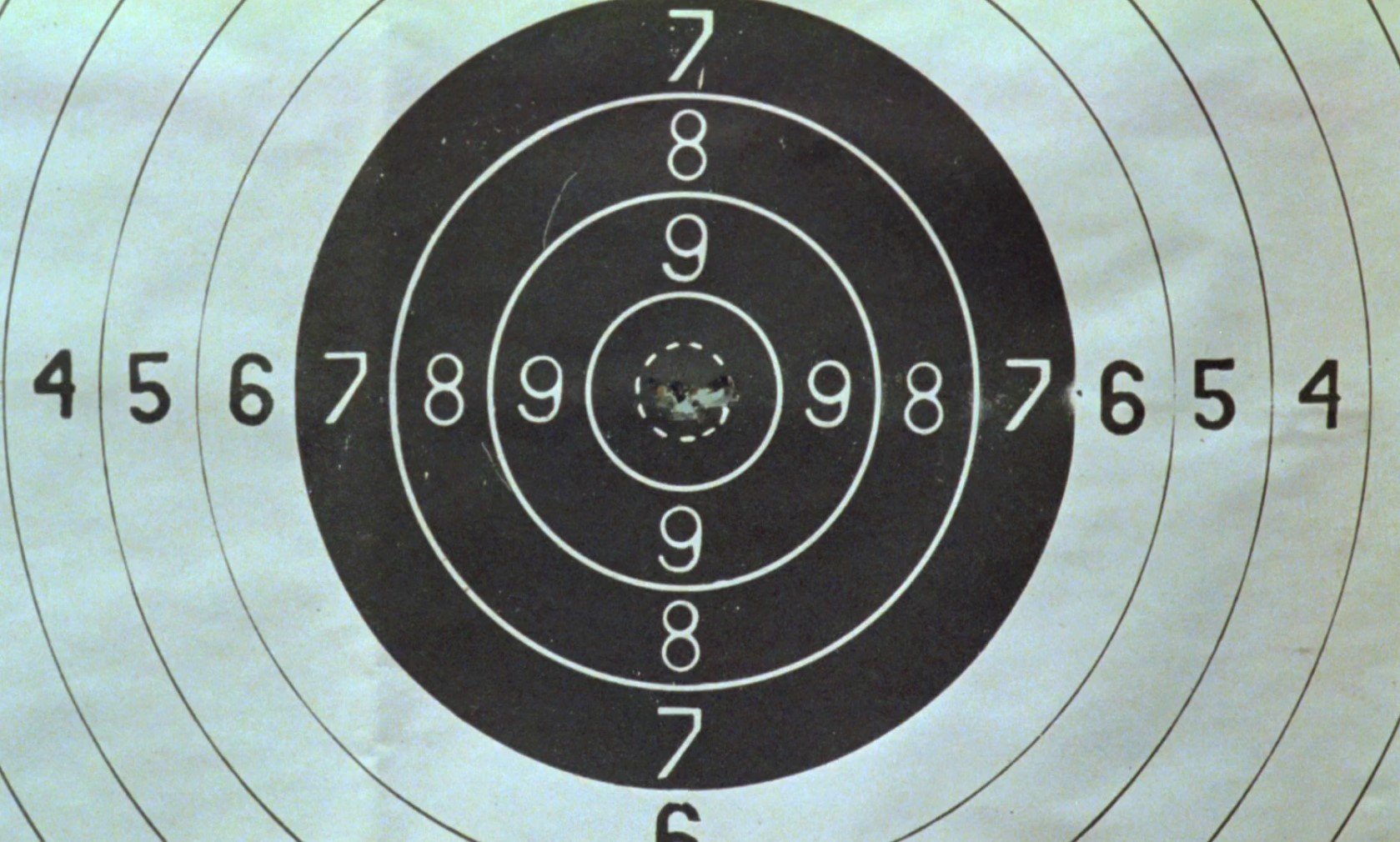 — Фамилия?
— Поллак.
— Какой факультет!?
— Товарищ не из нашего ВУЗа. Товарищ из Америки.
— Вот, пожалуйста — их профессура готова к бою, а наша только и умеет — смотреть в микроскопы да охотиться за бабочками!