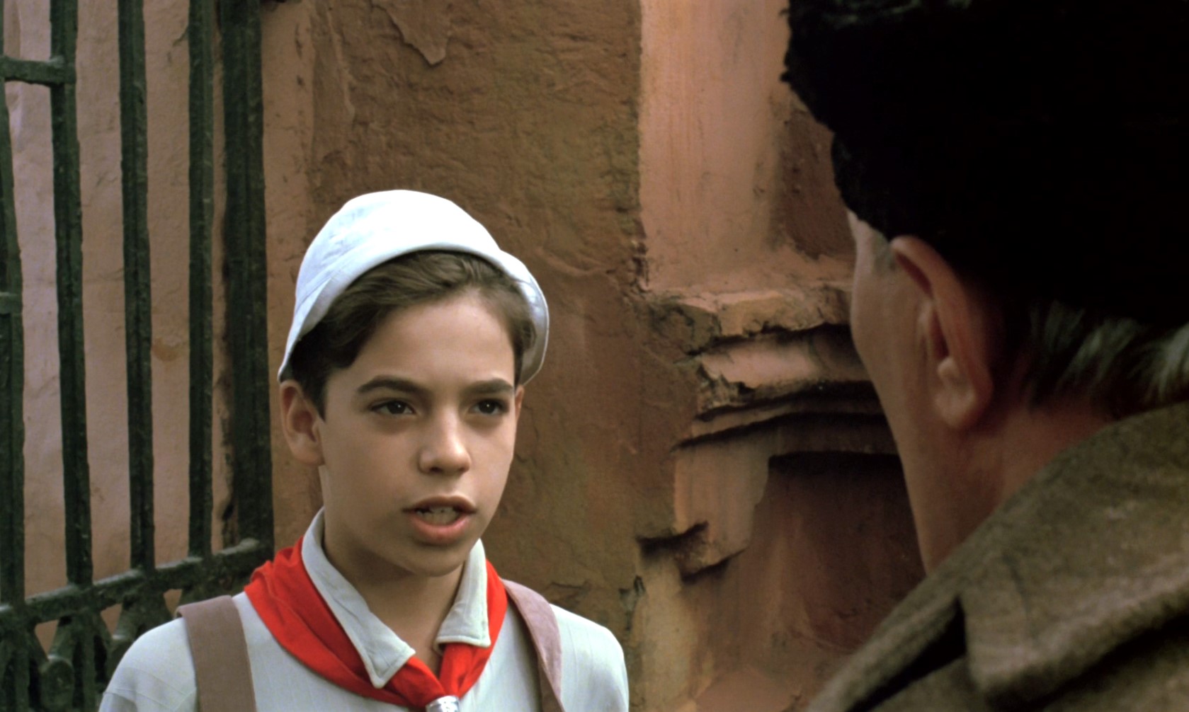 — Господи! Да он сюда прямо как на работу ходит!
— С чего это вы взяли?
— Да я третий раз его вижу!
— У вас тоже дежа вю, товарищ! Лечиться надо!