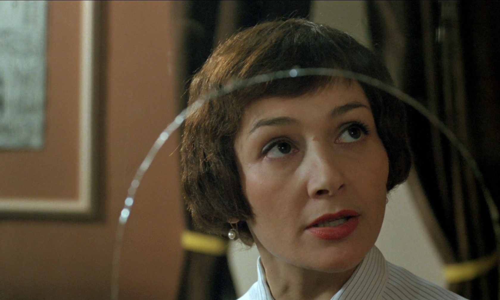 — Это не деньги! Рубли давайте!
— Что вы хотите этим сказать? Что это не деньги? Как это не деньги?!
— Это не деньги! Рубли! Рубли давайте!