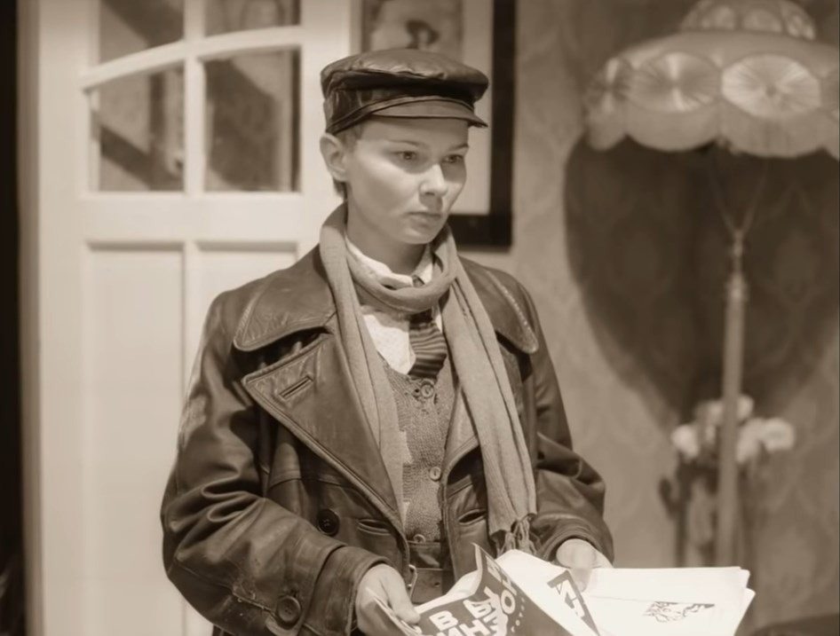 — …предлагаю вам взять несколько журналов — в пользу детей Германии! По полтиннику штука!