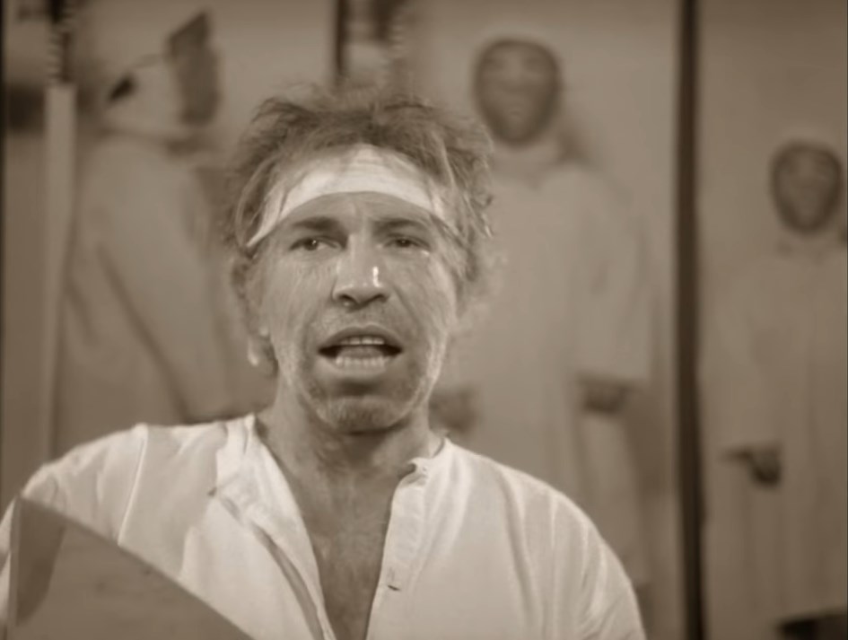 Эх яблочко
Да с голубикою!
Подходи буржуй -
Глазик выколю!
Глазик выколю -
Другой останется,
Чтоб ты знал, говно,
Кому кланяться!