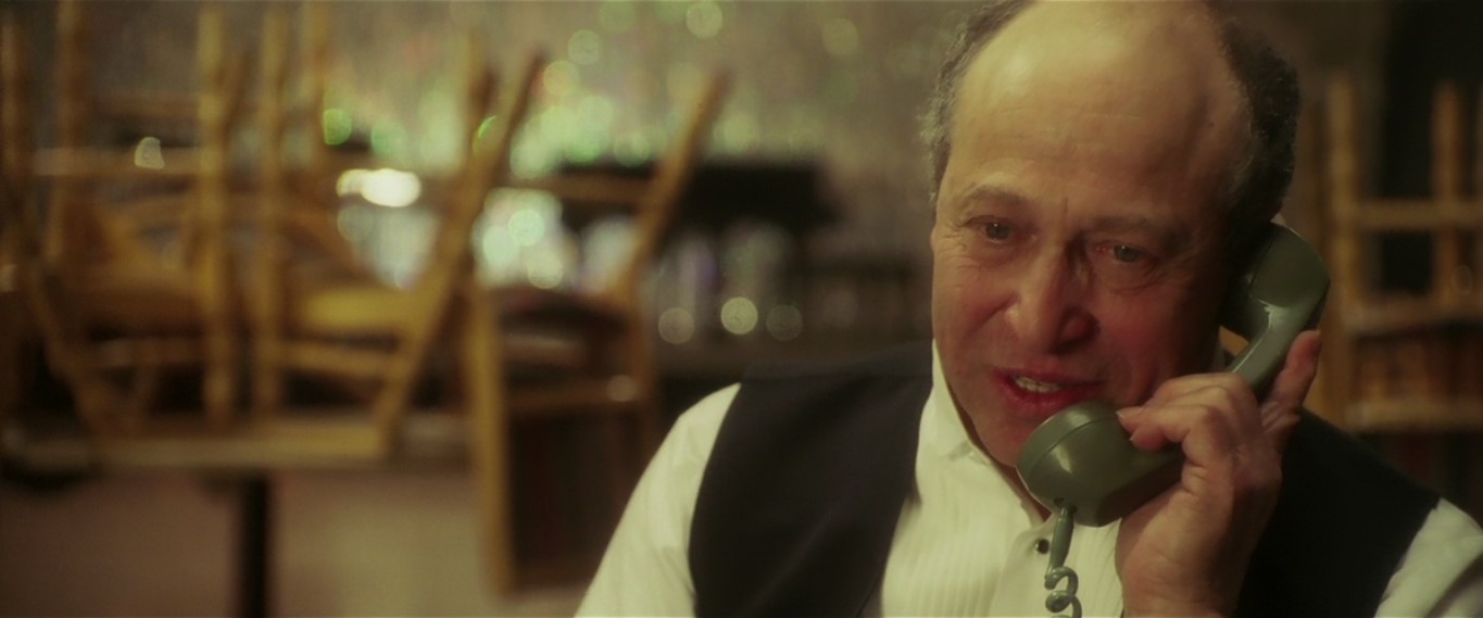 И новость отправляется в путь. По дороге она обрастает подробностями, она пьянит словно сладкое вино. Вам твердят, что дело верное. Но хуже всего то, что вы сами начинаете в неё верить.