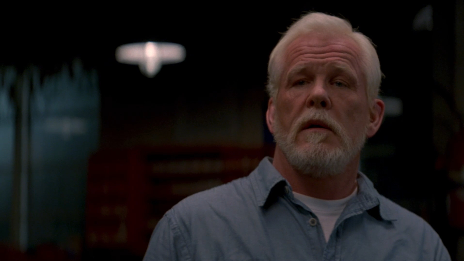 Я хочу, чтобы ты перестал искать что-то вне себя и прислушался к тому, что у тебя внутри. Люди боятся того, что внутри, а это единственное место, где они могут найти то, что им нужно.