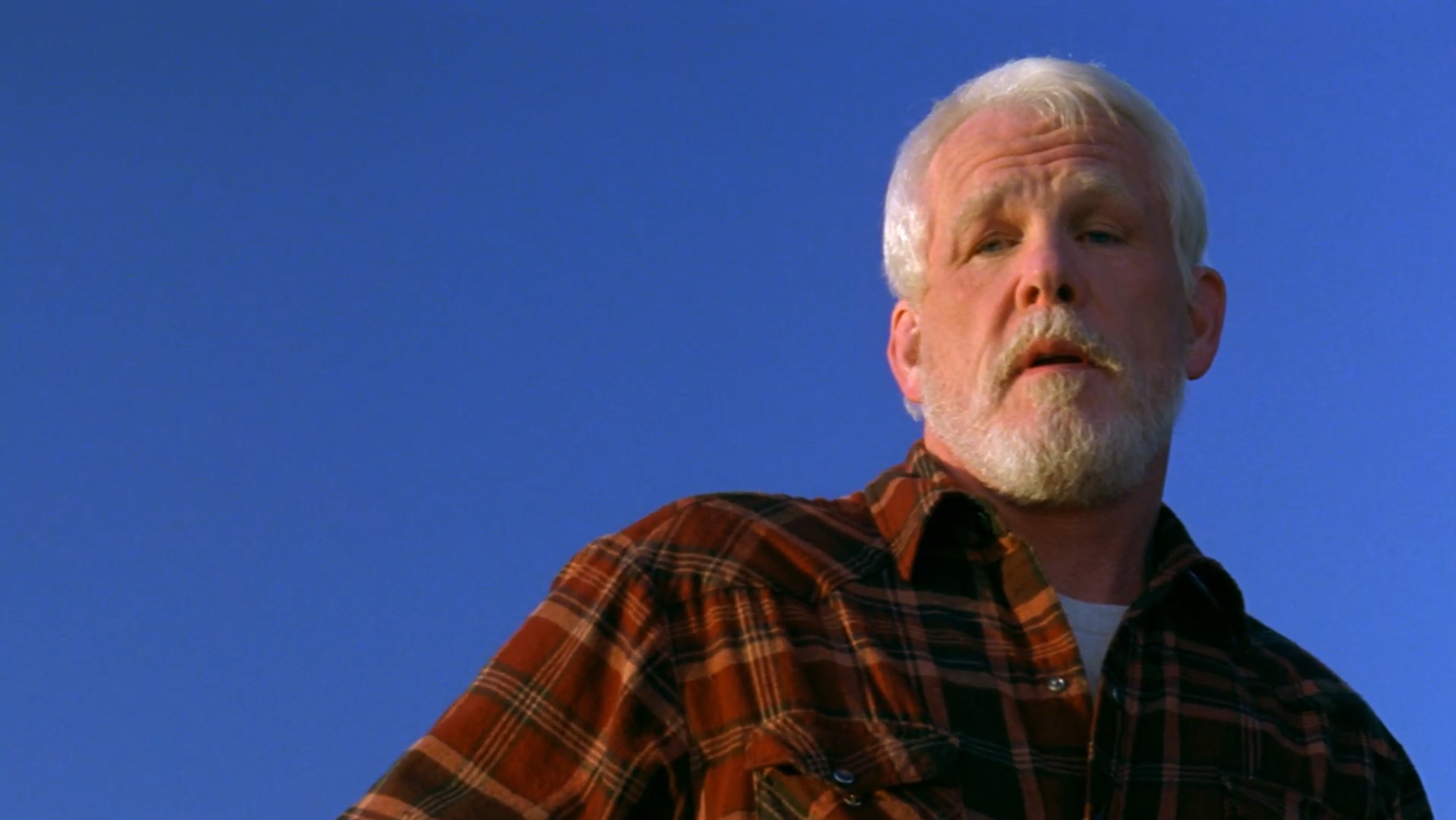 — В жизни есть всего три правила... И ты их уже знаешь... Парадокс, юмор и перемены. Парадокс...
— Жизнь — это тайна. Не трать времени попусту, стараясь ее постичь.
— Юмор.
— Сохраняй чувство юмора, особенно в отношении себя самого — это безграничная сила.
— Перемены.
— Знай, ничто не остается прежним.