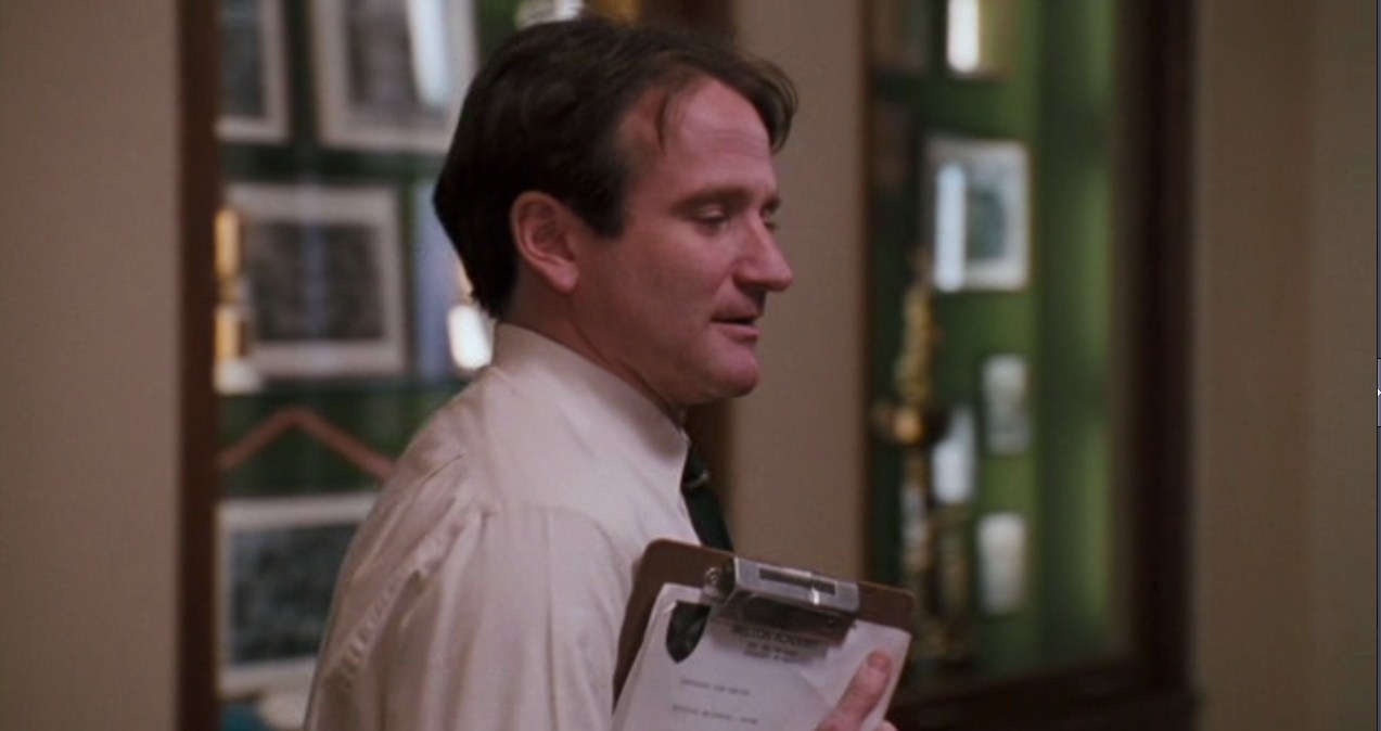 Рвите розы, пока не поздно. На латинском эта фраза звучит как «carpe diem». Дословный перевод — лови мгновение.