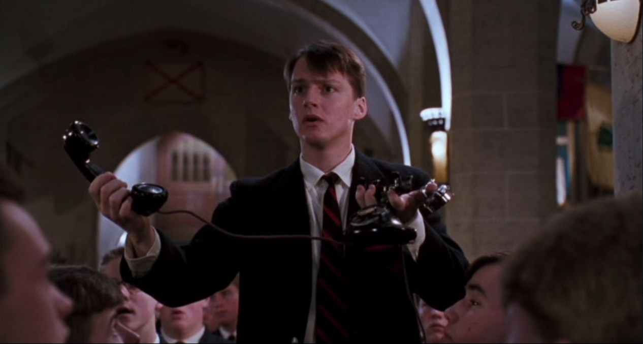 Академия Уэлтон. Да, он здесь. Мистер Нолан, это Вас! Это Бог. Он говорит, что в Уэлтон нужно принимать девочек!