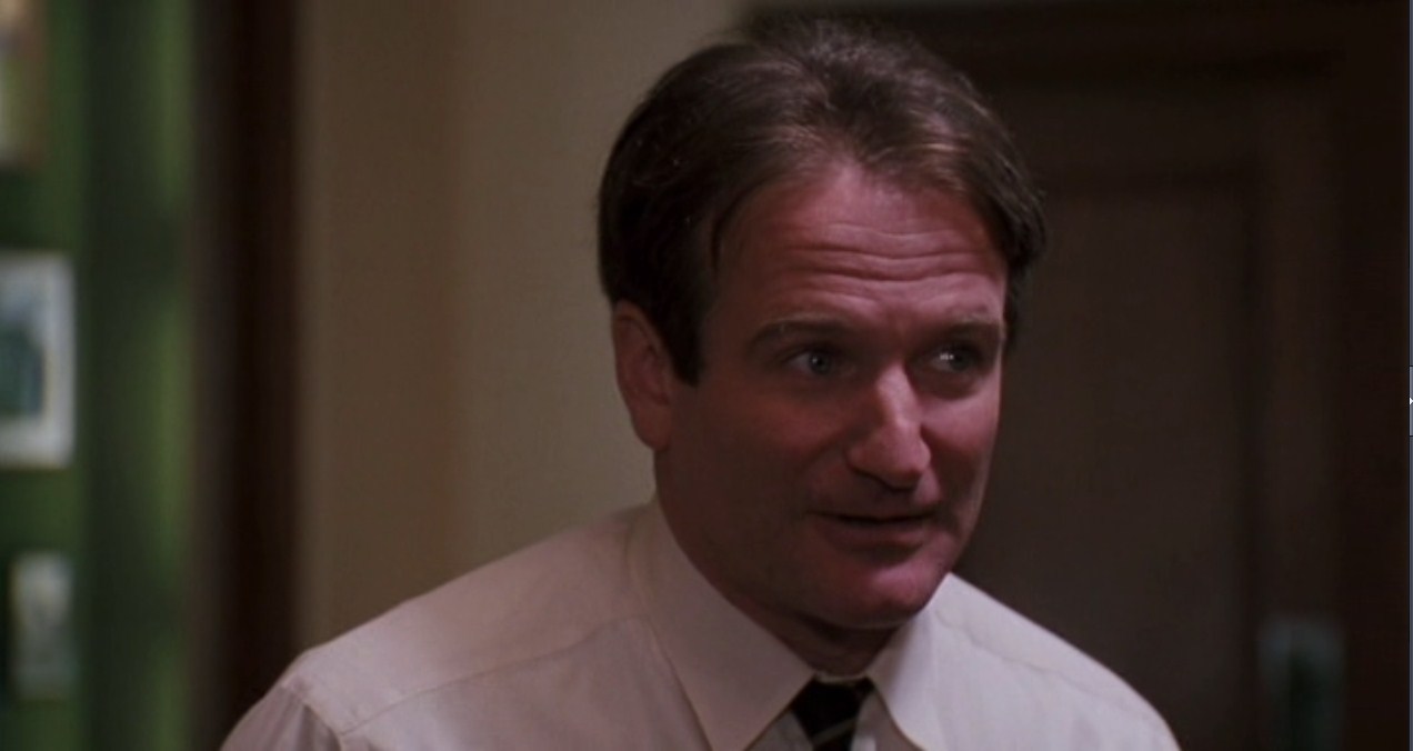 Да, верно, я маялся здесь на этой каторге и, как видите, — жив. Нет, тогда я не был гигантом мысли, как сейчас. Я был хилым подростком, мой интеллект соответствовал моему весу. На пляже люди открыто глумились надо мной, как над Байроном когда-то. (В то время я не был тем гигантом разума, который видите сейчас перед собой. Я был пигмеем. Когда я выходил на пляж, люди бросали в меня книгами Байрона.)