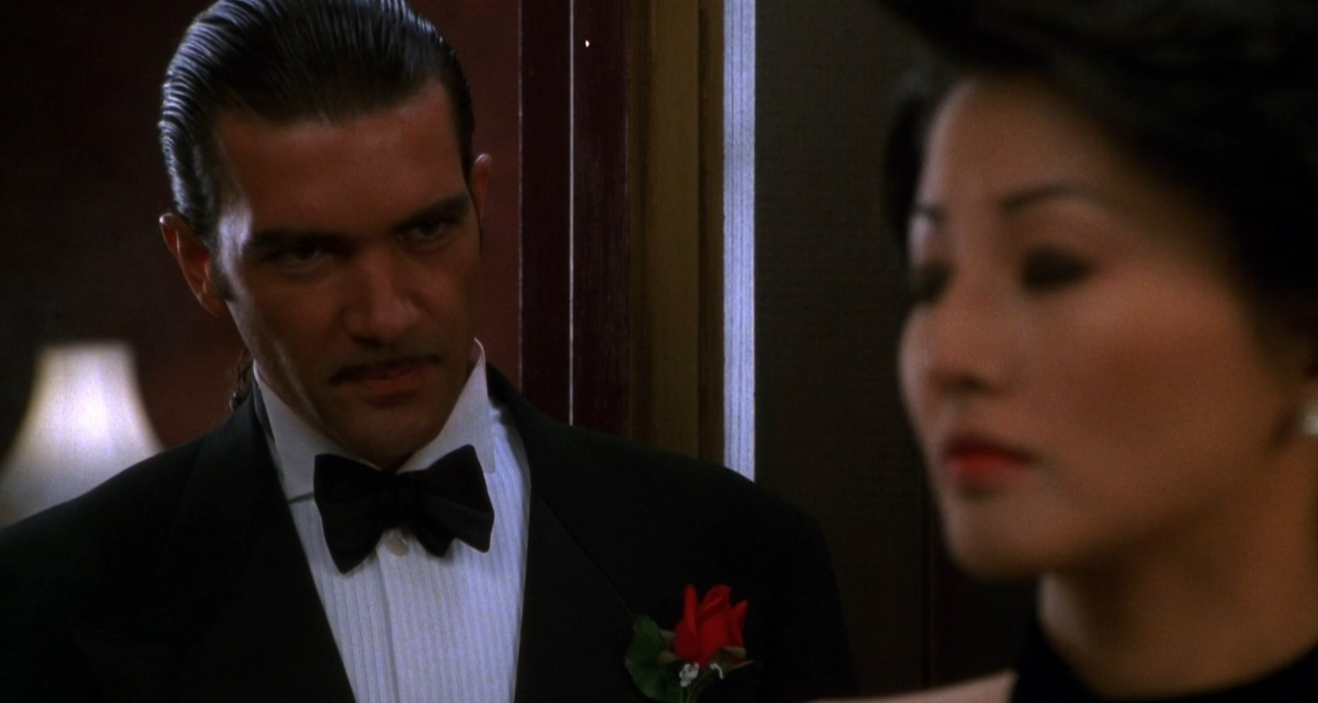 — А что, если мы оставим детей одних сегодня?
— Что, совсем одних?
— Ну, не совсем, с телевизором.