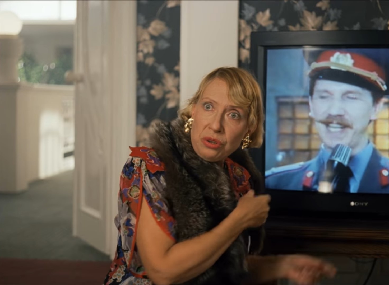 На предыдущем допросе вы, гражданка, показывали, что сиську двое просило...