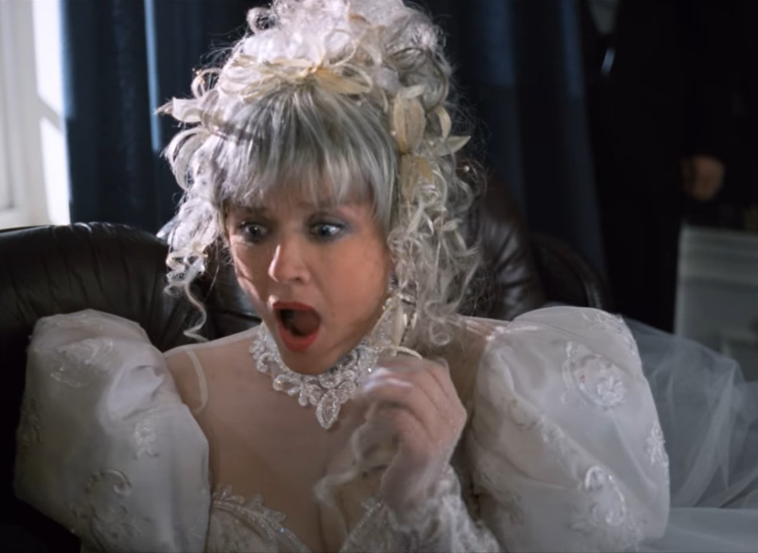 — Я тебе должен сейчас всё объяснить.
— Кузя?!
— Если бы Кузя! Я вообще ни с кем не могу! Понимаешь... Дело в том, что... Ну в общем, в детстве я наступил на мину. Да. Всё оторвало!
— Всё?!
— Нет, кое-что осталось.
— Дарлинг!
— Но только, чтобы пописать! Успокойся, дорогая.
— Ничего, ничего. Мы что-нибудь придумаем. В Америка очень хорошие врачи. Мы сделаем протез. Бедный, бедный! [щупает причинное место] У вас это называется «кое-что»? По-моему, вы слишком много кушать.
— В каком смысле?
— В смысле, зажралúсь!