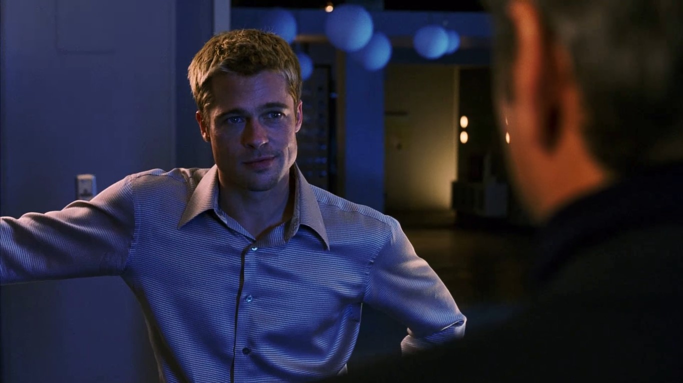 — Я хочу знать причину. И не говори про деньги.
— А почему нет? Я только вышел из тюрьмы, потерял четыре года своей жизни, а ты тут обыгрывал парнишек с обложек молодёжных журналов. Казино всегда в выигрыше. Чуть задержался в игре, и казино тебя раздевает. Но поставь всё, если пришла крупная карта, — и сорвёшь банк.
— Признайся, ты практиковал эту речь?
— Чуть-чуть. Она удалась? Я не торопился?
— О, всё отлично. Мне понравилось. Особенно насчёт молодёжных журналов.