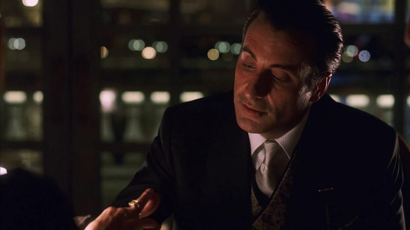 — Я знаю всё, что происходит в моих отелях.
— Значит, мне придётся вернуть эти полотенца.