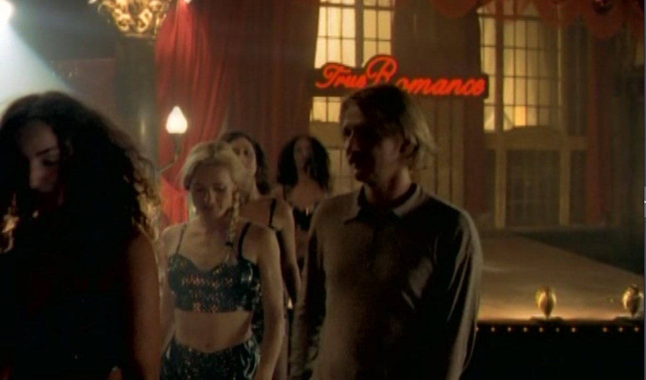 Это публичный дом, а не мюзик-холл. Забудьте о технике, вы должны как следует завести клиента на всю ночь!