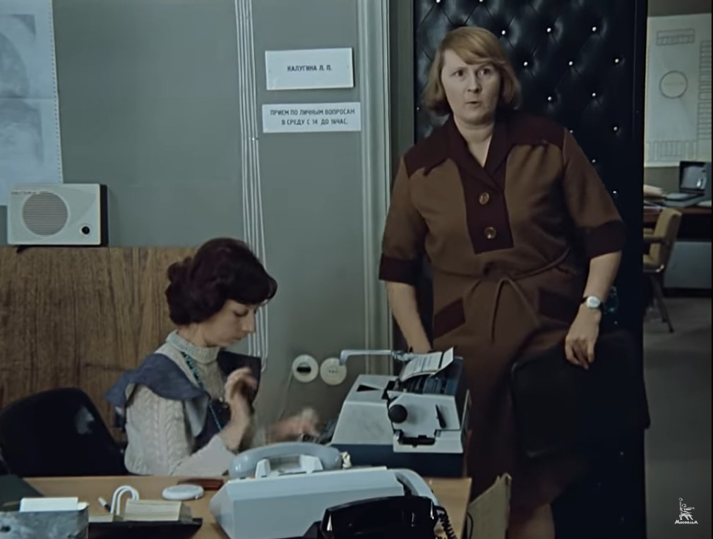 — А меня вообще сослали в бухгалтерию!
— Да на тебе пахать надо!