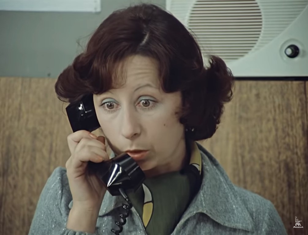 — Ты знаешь, я понял, из-за чего мы с тобой разошлись: нам нужен ребёнок!
— Ты хочешь, чтоб у нас был ребёнок?
— Да! И как можно скорее!
— Но я не могу сейчас. До конца работы ещё два часа и Калугина тут… Я не могу уйти!