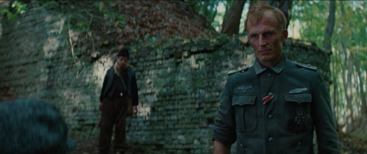 — Вернер, знаешь, что такое «сядь»?
— Да.
— Ну так сядь!