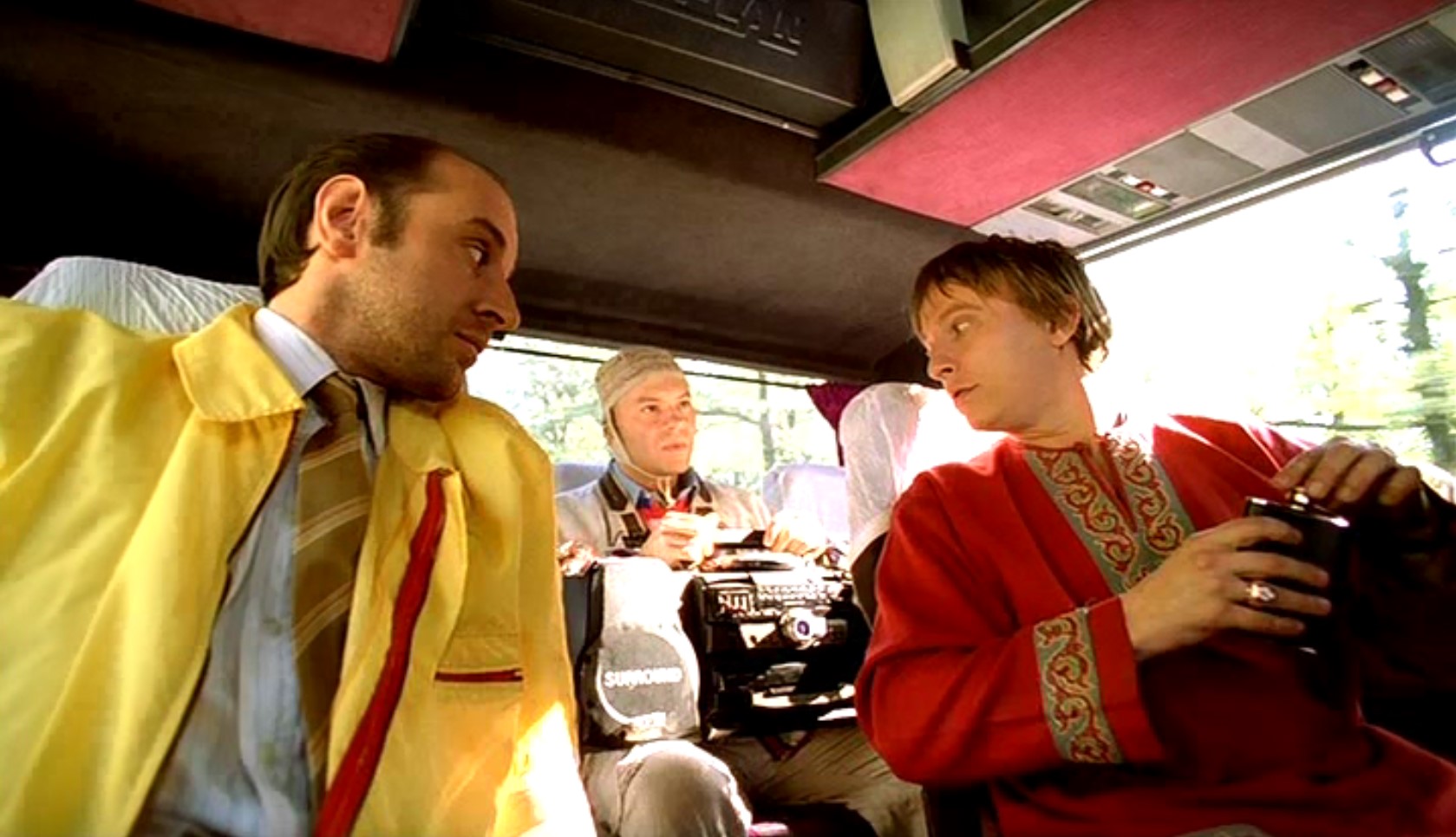 Парфён Рогожин князь Мышкин Парфён Рогожин: — Заело твою музыку.
князь Мышкин: — Это не заело. Это хаус. В моем противоречивом прошлом — молодежная эстрада.