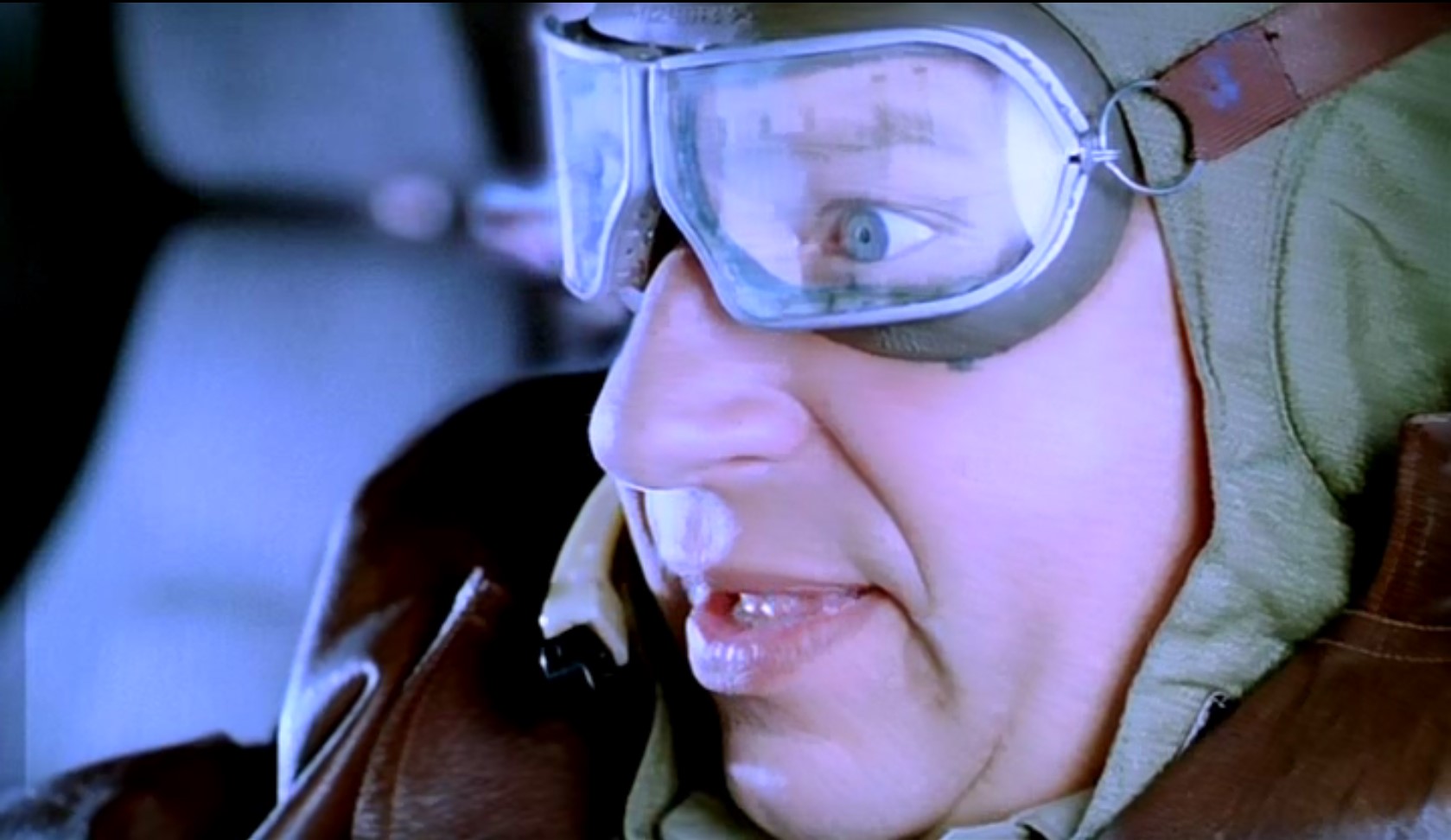 О! А здесь работницы чулочной фабрики милиционера изнасиловали.