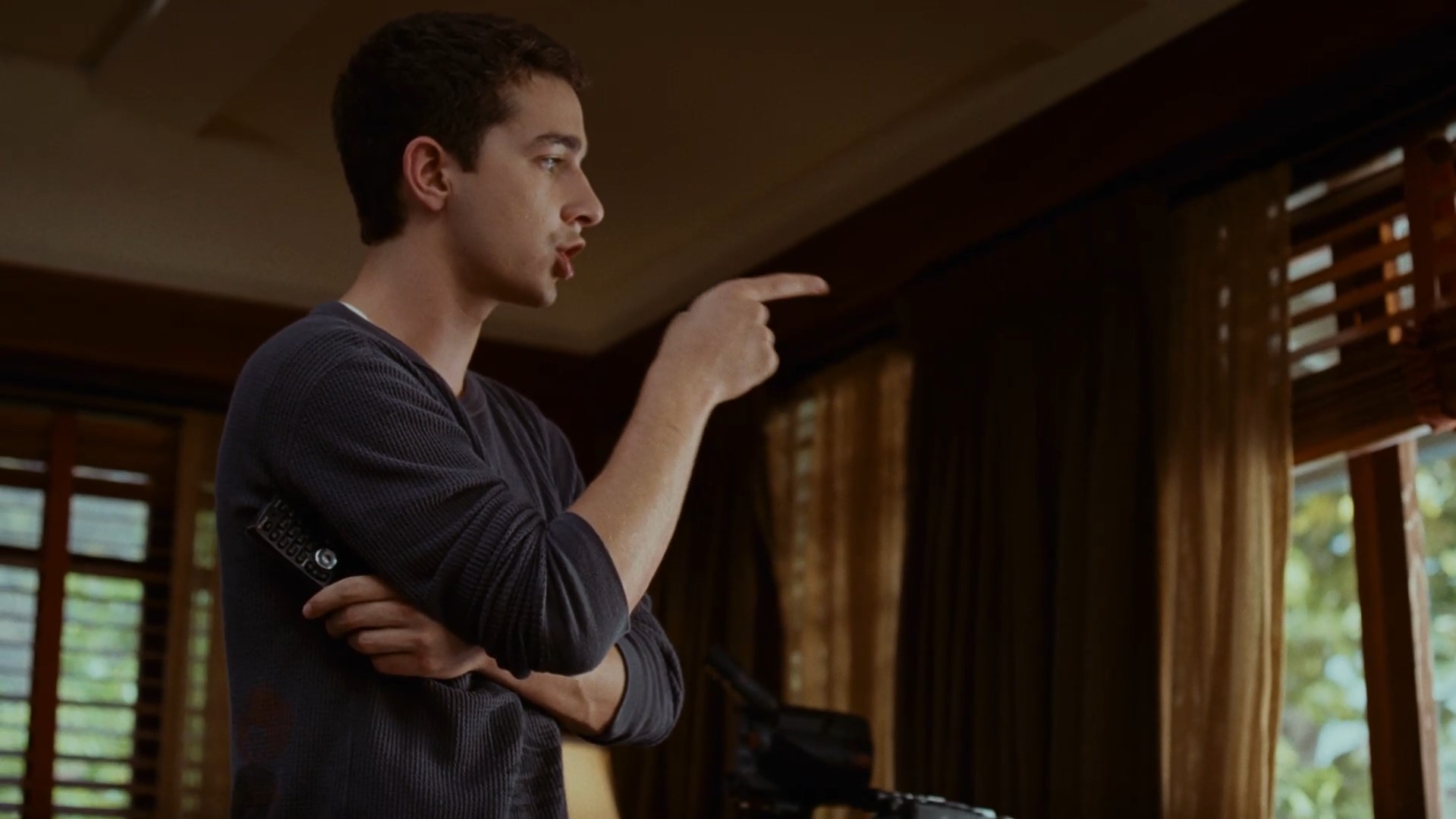 — Значит, ты считаешь, что он белый, пушистый и симпатичный?
— Я этого не говорила.
— Нет, ты сказала что-то типа: «он проник ко мне в машину, но сделал это очень мило». Или я чего-то не понял?