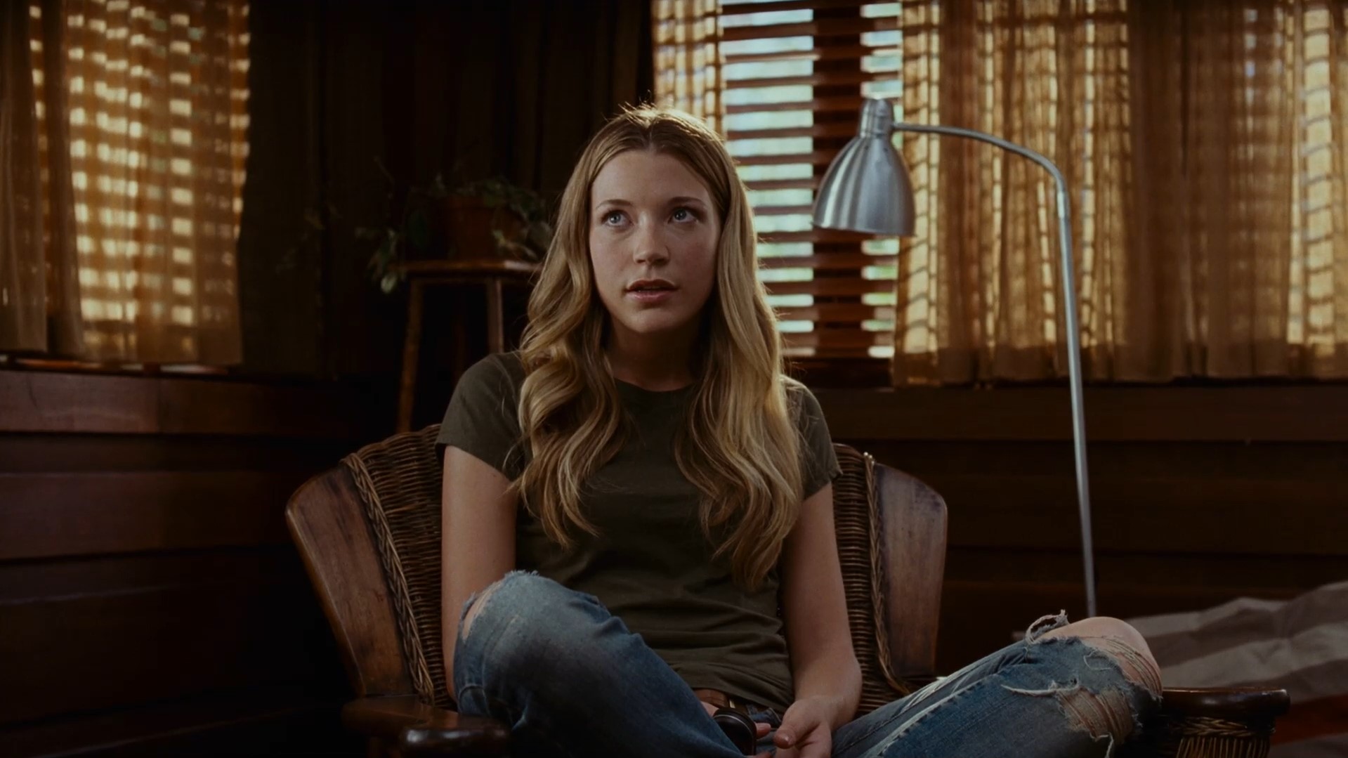 — Значит, ты считаешь, что он белый, пушистый и симпатичный?
— Я этого не говорила.
— Нет, ты сказала что-то типа: «он проник ко мне в машину, но сделал это очень мило». Или я чего-то не понял?