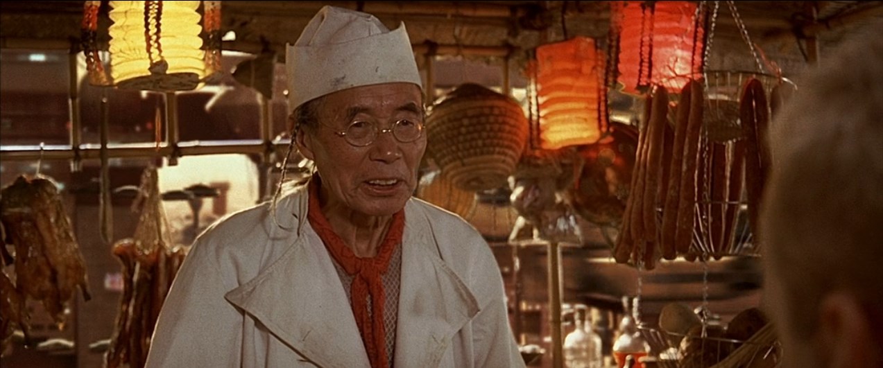 — Вам сообщение!
— Да.
— Не посмотрите? Вдруг важное?
— Да, последние два тоже были важными. Первое — от жены, что она уезжает. Второе — от моего адвоката, что он уезжает с моей женой.
— Э-хе-хе, не повезло! Но как считал дедушка, за дождливым днём придёт ясный. Это добрая весть. Да, спорим на ужин!
— Ладно.
— Давай! … Вы уволены?! Вот жалость…
— Я выиграл ужин.
— Отличная философия — видеть хорошее в плохом. Одобряю!