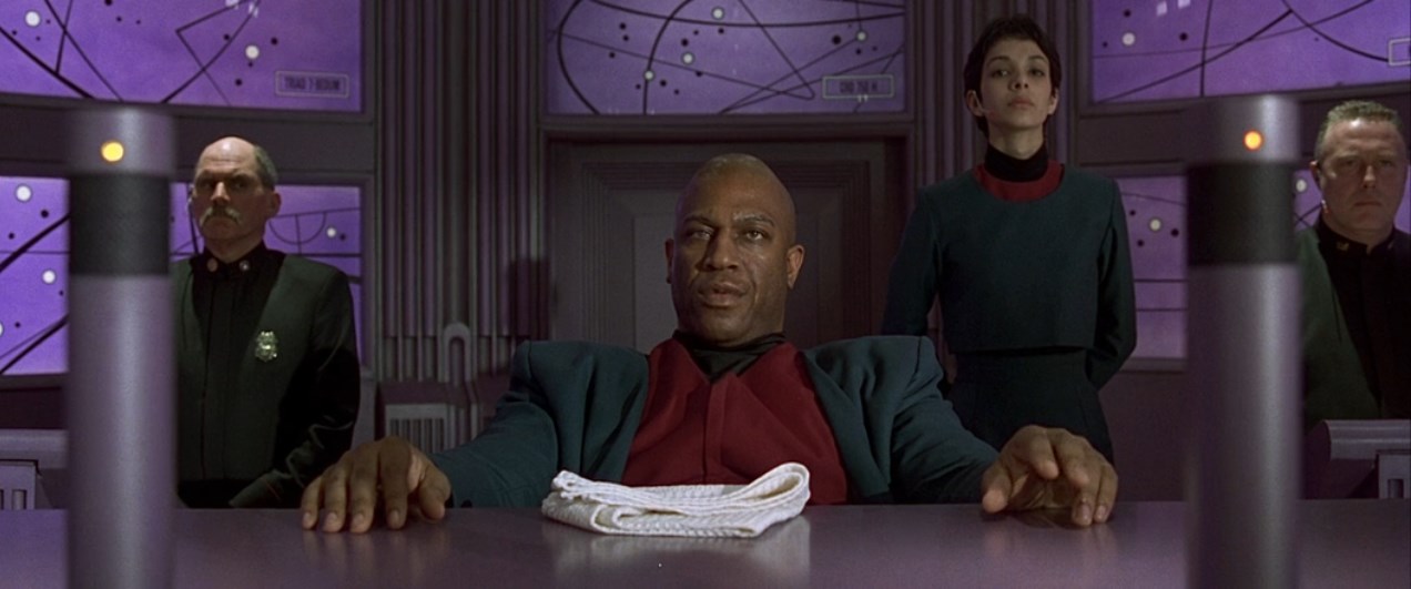 — И где он так научился вести переговоры?
— Вот мне тоже интересно.