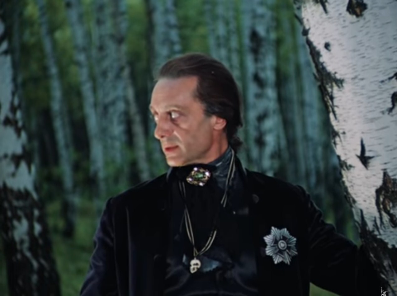 — Маргадон, один надо было зарядить…
— А вы, оказывается, бесчестный человек, Маргадон.
— Конечно! Если б я был честный человек, сколько бы народу в Европе полегло! Ужас!