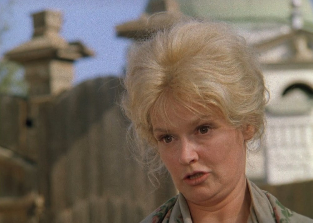 Слушайте, а может вам, сестра, замуж выйти? Только быстро!