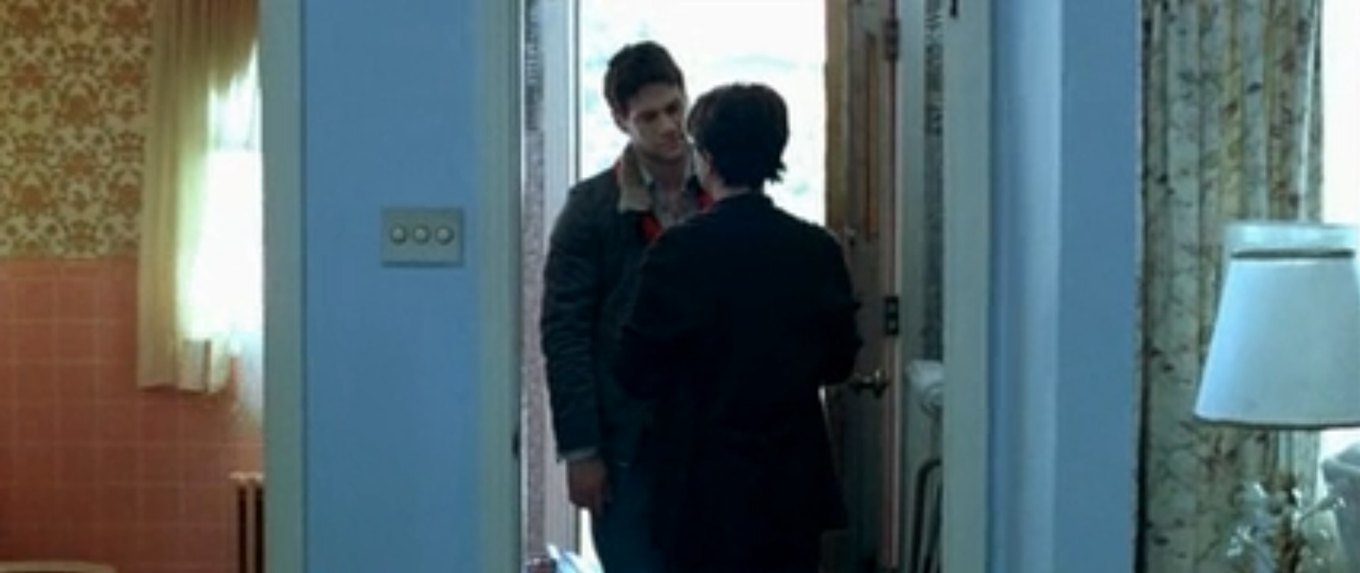 — Ладно, береги его! С этим чемоданом связано множество воспоминаний.
— Каких воспоминаний? Ни одной поездки...
— Обо всех поездках, в которые мы так никогда и не отправились...