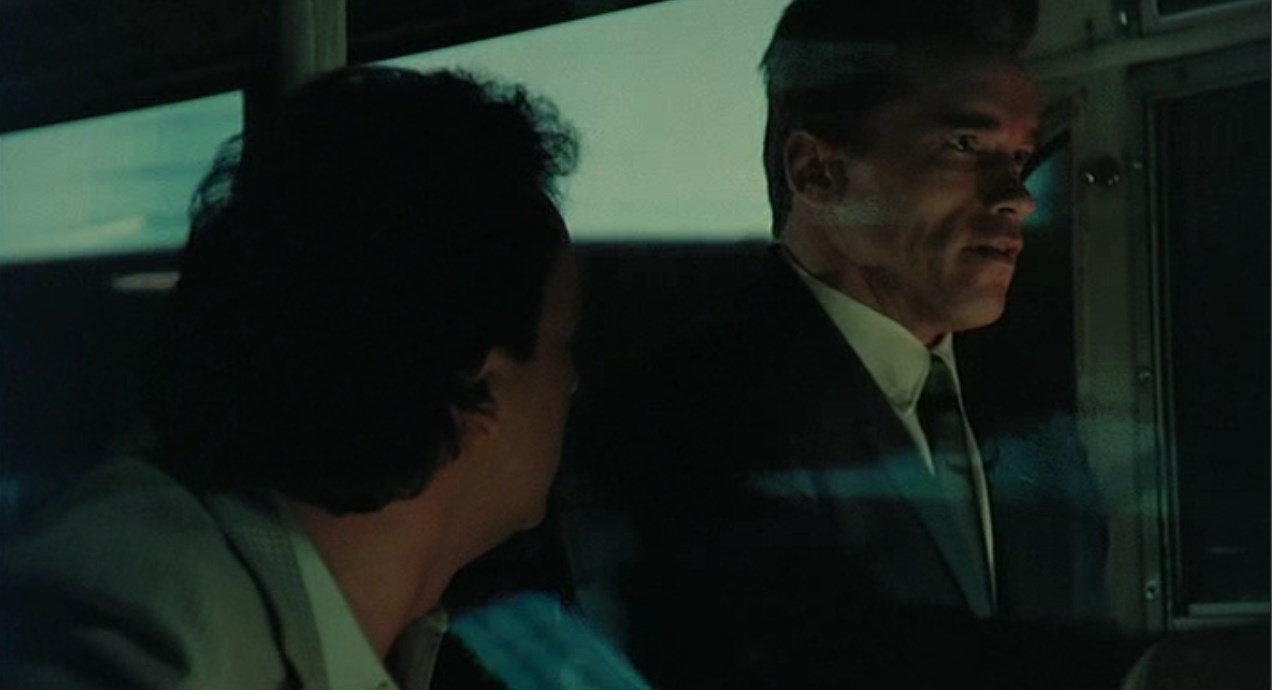 Арт Ридзик — Где научился водить автобус?
— Киев. Армия.