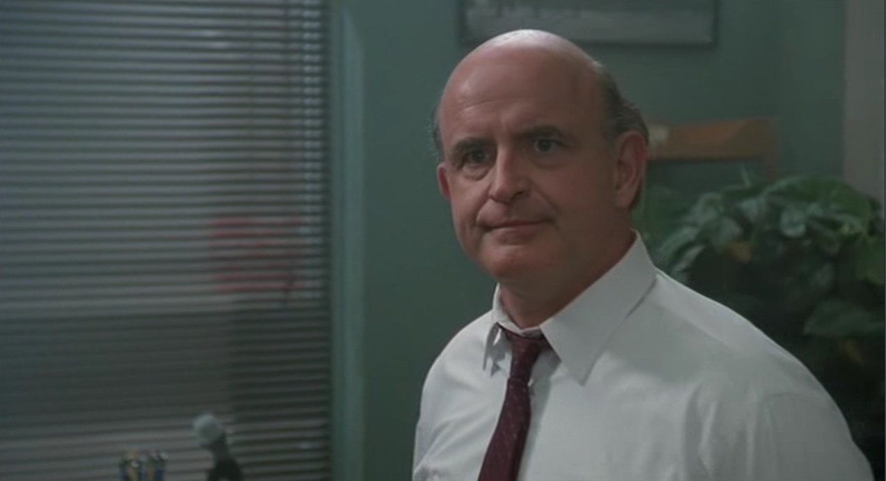 Луи Донелли — Управление стрессом. Наблюдаешь за рыбками, поливаешь растения, выполняешь специальные дыхательные упражнения, следишь за кровяным давлением, слушаешь приятные звуки, расслабляешься... Лично я думаю, что всё это — говно! Но под угрозой операции на сердце, прекращаешь задавать вопросы. Послушайте, просто любопытно... Плюс, я полагаю, что копы — везде копы. Как вы, советские, справляетесь со стрессом?
— Водка.