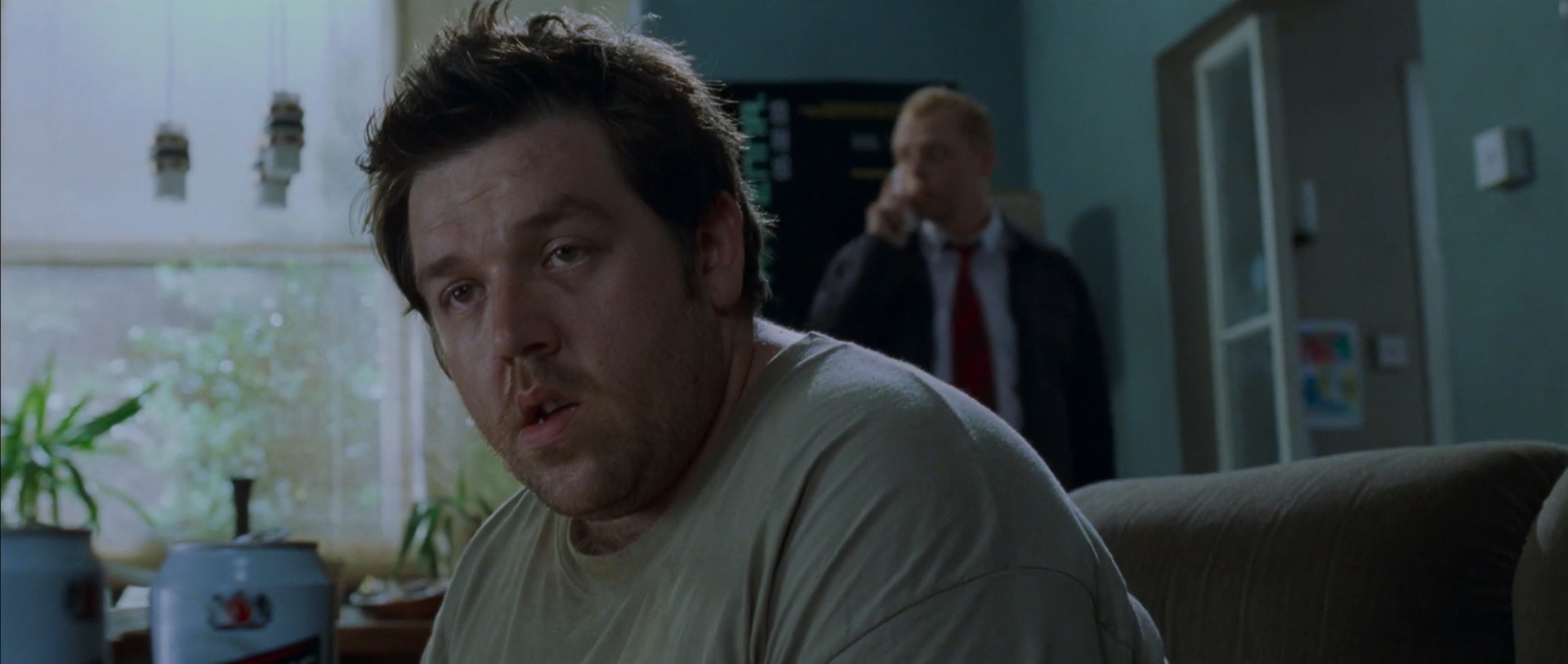 Шон (друг Эда) Эд (друг и сосед Шона) — «Спасибо» не скажешь?
— За что?
— За уборку.
— Не особенно здесь чисто.
— Я после уборки пивка дёрнул...