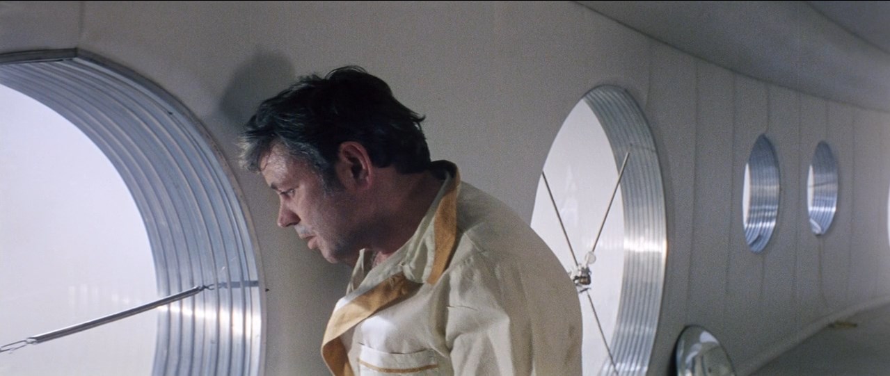 Ты помнишь Толстого? Его мучения по поводу невозможности любить человечество вообще. Сколько времени прошло с тех пор? Я как-то не могу сообразить, помоги мне. Ну вот я тебя люблю. Но любовь — это чувство, которое можно переживать, но объяснить нельзя. Объяснить можно понятие, а любишь то, что можно потерять: себя, женщину, Родину. До сего дня человечество, Земля, были попросту недоступны для любви. Ты понимаешь, о чём я, Снаут? Нас ведь так мало, всего несколько миллиардов, горстка. А может быть мы вообще здесь для того, чтобы впервые ощутить людей как повод для любви?