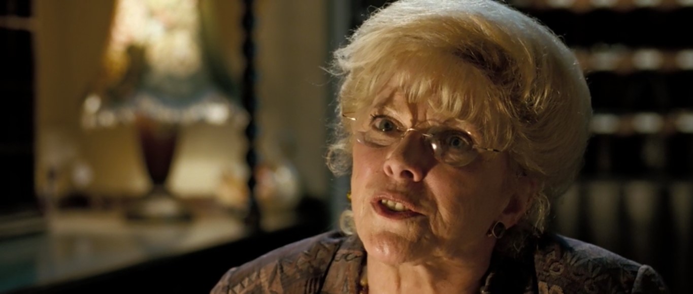 — Надеюсь, добрались быстро? Фашист!
— Прошу прощения?
[читает вопрос из кроссворда]
— Форма правления, характеризующаяся крайней степенью диктатуры. По горизонтали.
— А, ясно. Тогда: фашизм.